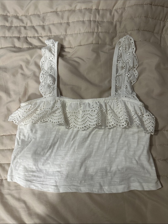 Forever 21 Tops - Forever 21 White Eyelet Lace Cropped Tank